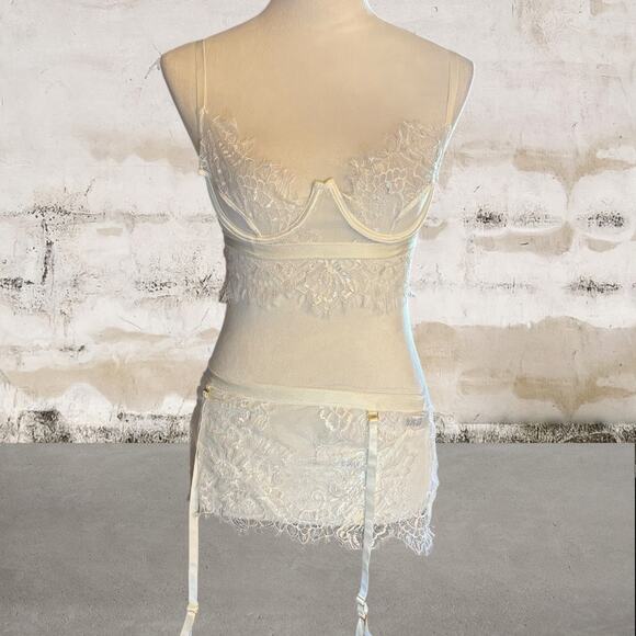 Mapale NWT Bra, Skirt & Thong Set White - Size S/M - Picture 1 of 10